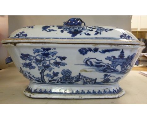 A late 18thC Chinese porcelain rectangular tureen, having angled sides, canted corners, opposing animal head handles and a bu