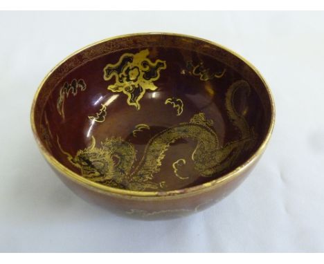Carltonware Oriental style porcelain dish, slight wear to gilding