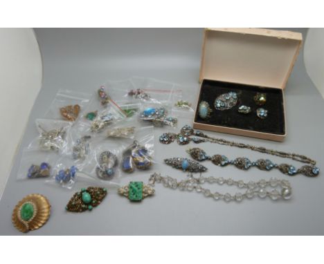 A collection of vintage costume jewellery, filigree jewellery, brooches, clip-on earrings, etc. 