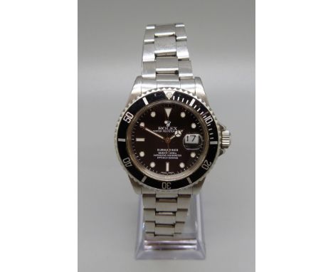 A Rolex Oyster Perpetual Submariner wristwatch, stainless steel case and bracelet strap, dial marked 1000ft = 300m, Superlati