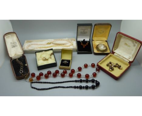 Vintage costume jewellery, simulated pearls a/f 