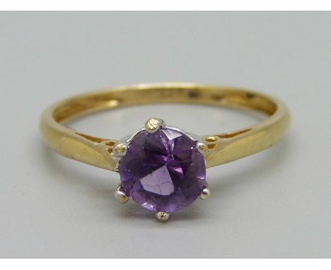 An 18ct gold amethyst ring, 1.8g, P 