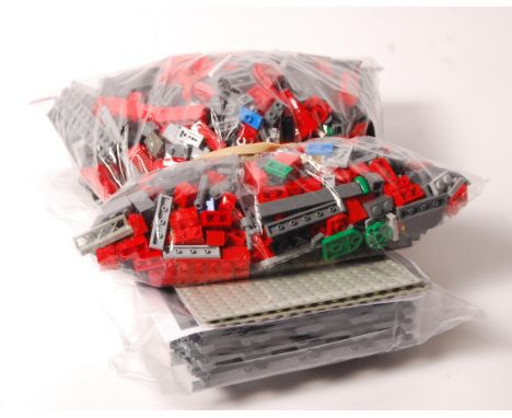 A Lego Trains set No. 10027 ' Train Engine Shed '. Vendor assures us set is 100% complete (unchecked by us) with all minifigu