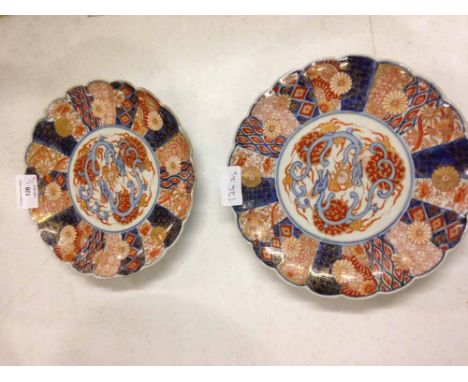 A pair of Chinese imari plates. 21cm diameter.