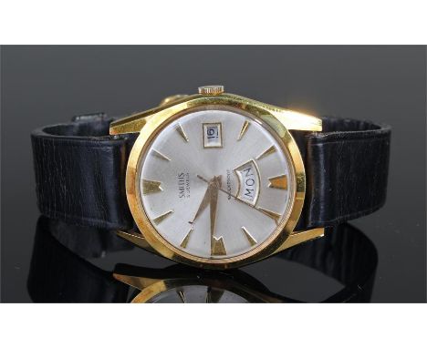 Smiths gold plated gentleman's wristwatch, the silvered dial with arrow hour makers, date and day apertures, case 33mm diamet