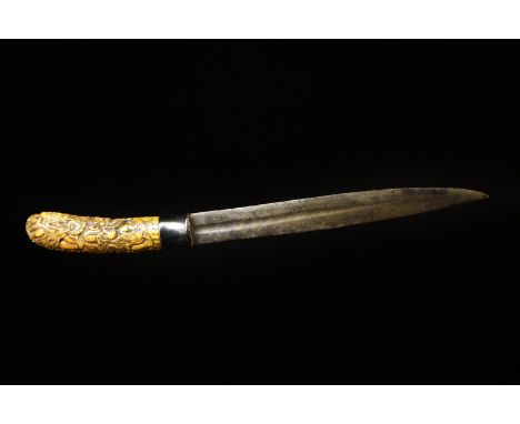 South-Est Asian Art A 19th century Burmese Dha (or Dah Hmyaung) dagger  . . Cm 44,00.