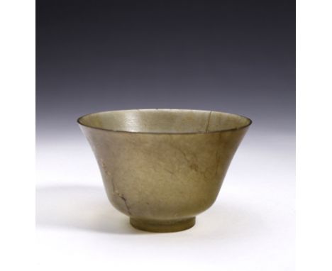 Chinese Art A small flared jade cupChina, Warring States period or later . . Cm 8,50 x 5,50.