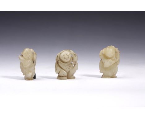 Chinese Art A group of three jade carvings of kids China, 19th century . . Cm 5,00.