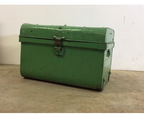 A green painted metal trunk   W:60cm x D:42cm x H:40cm