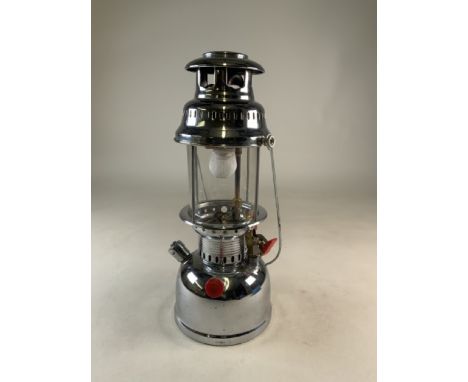 A modern Anchor stainless steel paraffin lamp. H:41cm