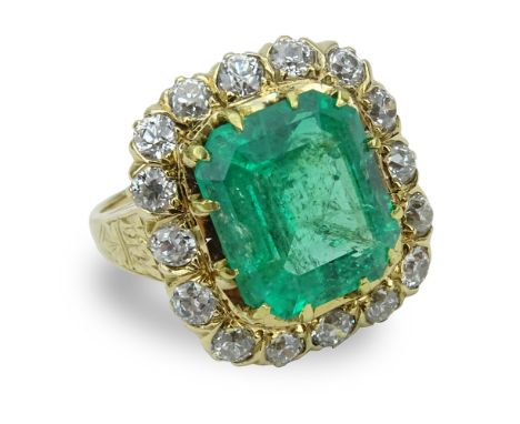 Vintage Approx. 8.0 Carat Colombian Emerald, 2.0 Carat Round Brilliant Cut Diamond and 14 Karat yellow Gold Ring. Emerald wit