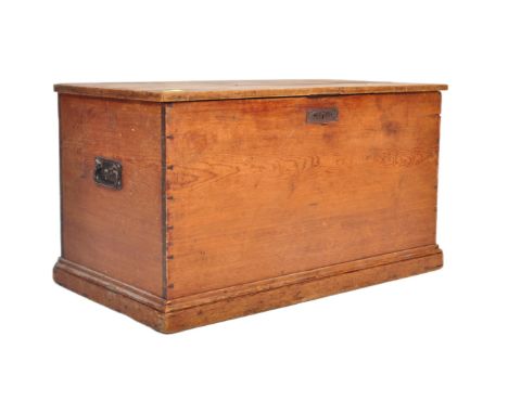 A 19th Century Victorian pine wood blanket / storage chest trunk box. Rectangular form with hinged lid opening to a spacious 