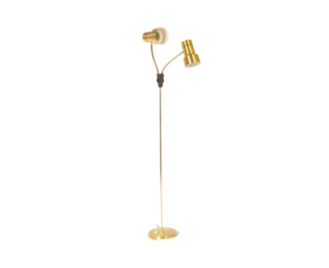 A mid 20th Century retro vintage standard floor standing light lamp. Having twin spot lights on adjustable supports into a si