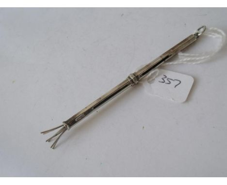 Swizzle stick 8cm long retracted     