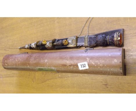 Boxed Scottish dirk with Celtic strap-work contained in fitted box        