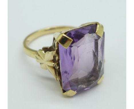 A 9ct gold and amethyst ring, 6.6g, N