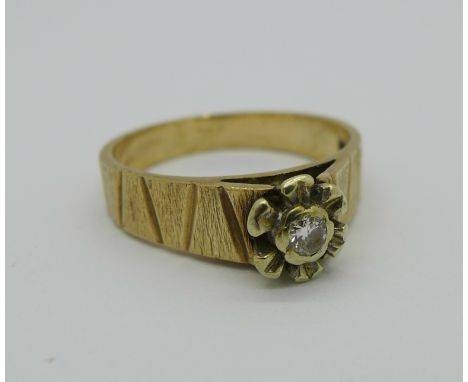 A 9ct gold and diamond ring, 3.4g, N