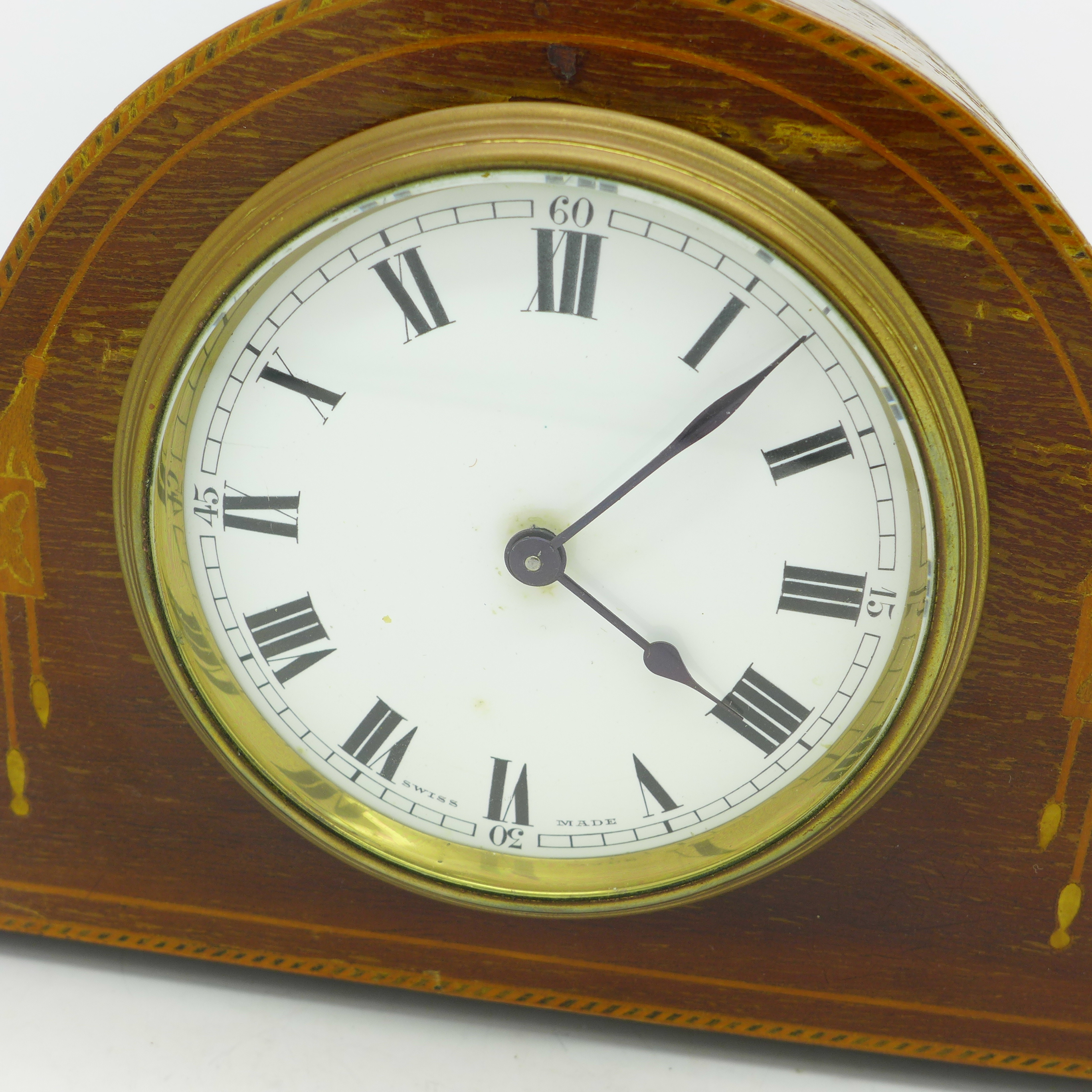 An inlaid wooden mantel clock with Swiss movement marked Buren, 13.5cm