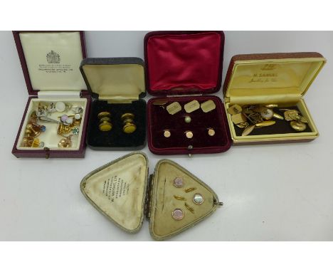 Gentleman's cufflinks, button sets and two pins