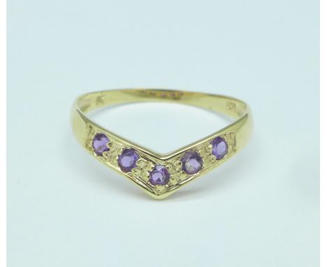 A 9ct gold and amethyst ring, 0.9g, O