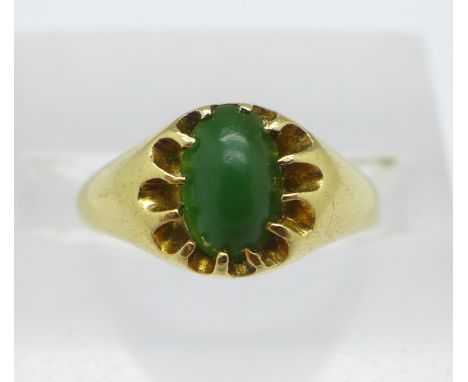 An 18ct gold and green stone ring, 3.3g, M