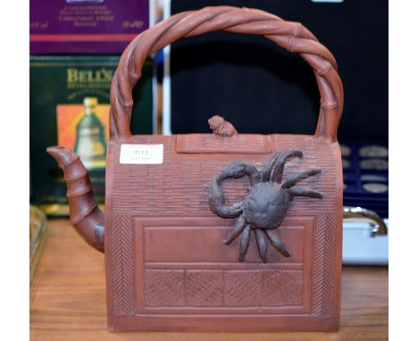 A LARGE MODERN CHINESE YIXING POTTERY LIDDED TEAPOT     