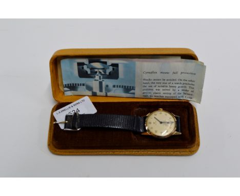 A VINTAGE CYMA YELLOW METAL CASED GENTS WRIST WATCH WITH PRESENTATION BOX     