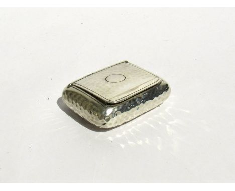 A silver A&amp;J Zimmerman Ltd snuff box with hammered body, Birmingham 1899, 6cm long, 56g