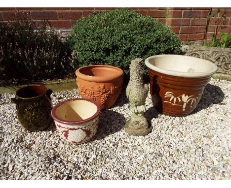 Four garden planters / jardinieres of various sizes ranging from 16 cm to 30 cm and a stoneware figure of a parrot, approx 40