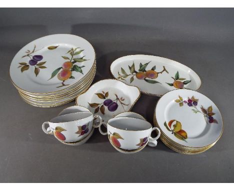 Evesham - 26 pieces of Royal Worcester ceramic tableware decorated in the Evesham pattern 