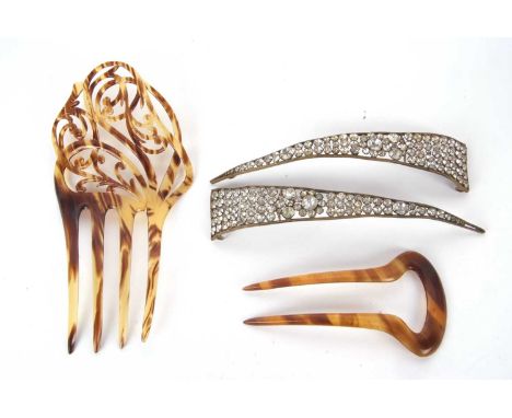 A mixed lot to include a two prong tortoiseshell comb, 10cm long, a decorative faux tortoiseshell com, 15.5cm long, and pair 