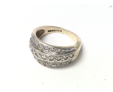 A 9ct gold 3 row CZ ring. L.