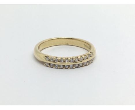 An 18ct gold and 22 diamond 2 row ring. (M/N), Approx 4g.