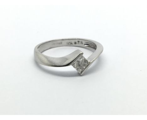 An 18ct white gold solitaire diamond ring, approx 2g and approx size K-L.