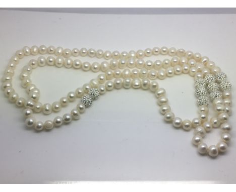 A cultivated pearl necklace.