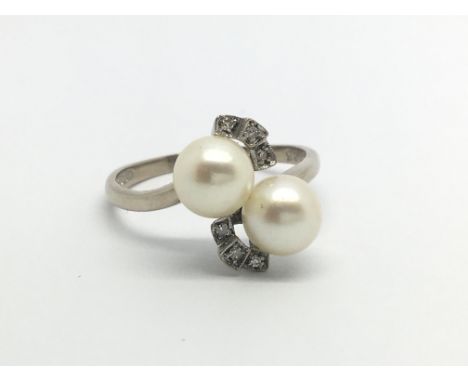 An 18ct white gold diamond and pearl ring. (S), 4.2g.