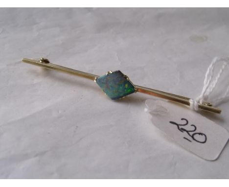 An opal set 15ct gold bar brooch 3.8g inc    