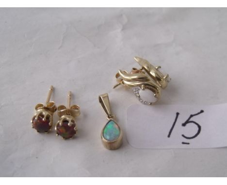 Two pairs of 9ct opal ear studs and a 9ct opal pendant  