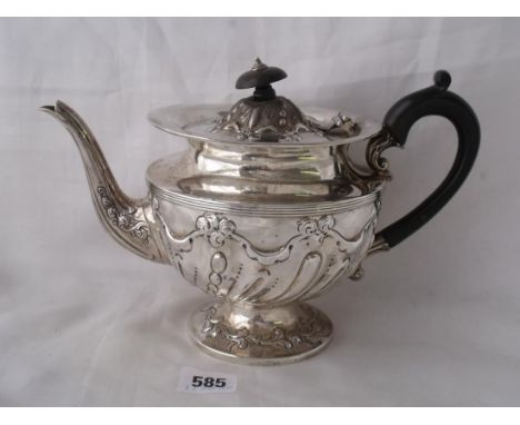 A HEAVY VICTORIAN CIRCULAR Cape pattern   teapot embossed sides 10” over handle Lon 1913 by   JW  615g        