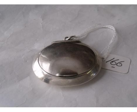 A silver plain oval snuff box 5cm wide  13.7g         