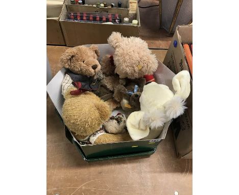 Collection of modern Steiff, Charlie Bears, Robin Rive etc.