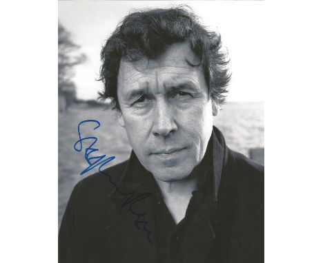 Stephen Rea signed 10 x 8 colour Photoshoot Portrait Photo, from in person collection autographed at London Theatre 2016. Goo