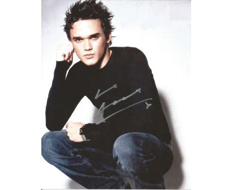 Gareth Gates signed 10 x 8 colour Photoshoot Portrait Photo, from in person collection autographed at Theatre London 2009. Go