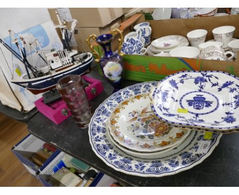 Blue and white plates, model boat, pink ring case, red flash glass vase and Continental style ceramic vase