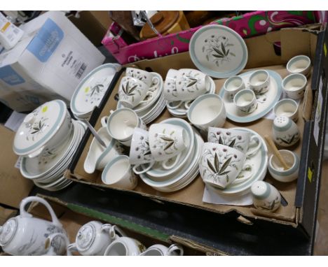 Large quantity of Alfred Meakin Hedgerow pattern tea and dinnerware, tureen etc