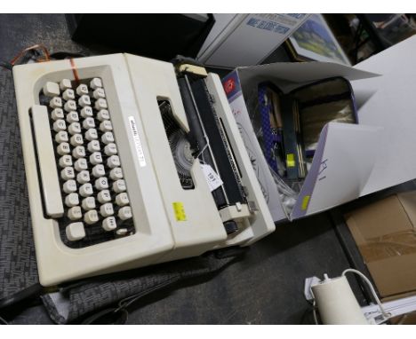Olivetti Lettera 25 typewriter, Italian crystal bowl in box and two boxed sets of cutlery