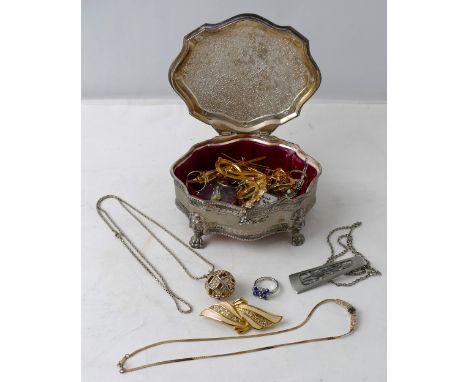 9ct gold brooch stamped 375, weight 3.6 grams, and silver coloured casket containing costume jewellery, brooches, necklaces e