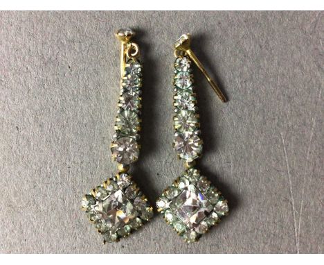 PAIR OF GOLD EARRINGS ALONG WITH FURTHER JEWELLERY including a silver filigree and enamel brooch, necklace and enamel cufflin