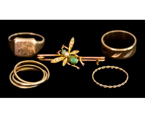 A Mixed Lot of 9ct Gold, comprising - a wedding band, size O, a signet ring, size P, small gold band, size O, a puzzle ring, 