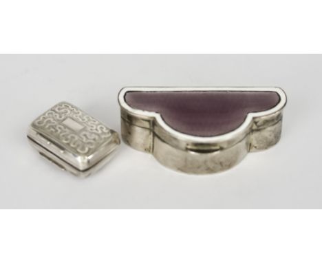 A George IV Silver Vinaigrette and a George V Silver Enamel Box, the vinaigrette by T. Simpson &amp; Son, Birmingham 1820, wi